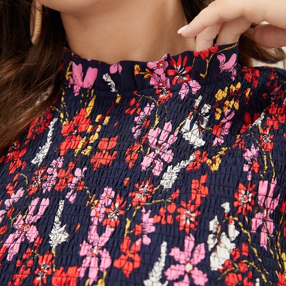 NWT floral pocket dress with mock neck and button closure . - Picture 6 of 8